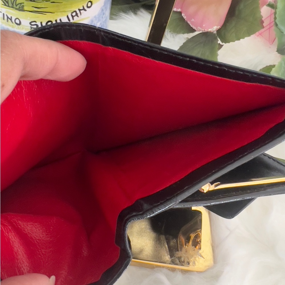 💜Gucci Leather Wallet with Kiss Lock - Picture 13 of 16